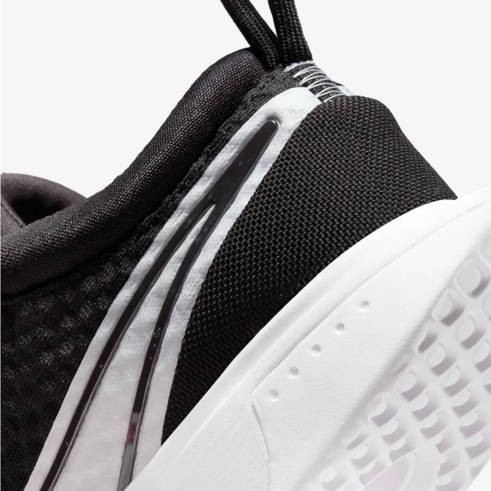 Nike Zoom Court Tennis Shoes - Picture 7 of 12